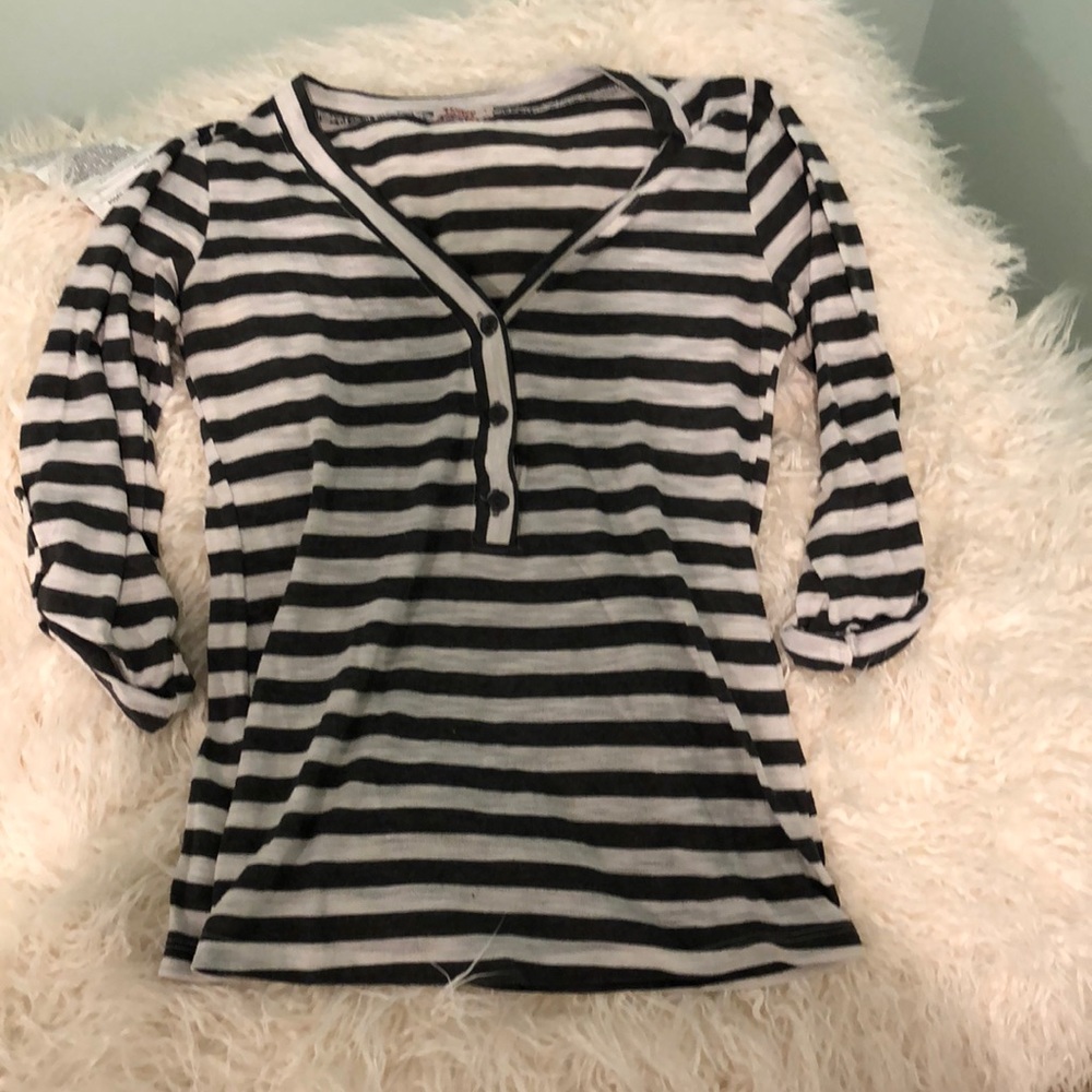 Super cute striped citron down shirt